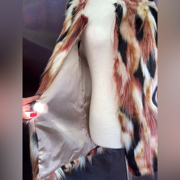 Romeo & Juliet Couture Faux Fur Vest – Multicolor Animal Print, Size S - Picture 3 of 6